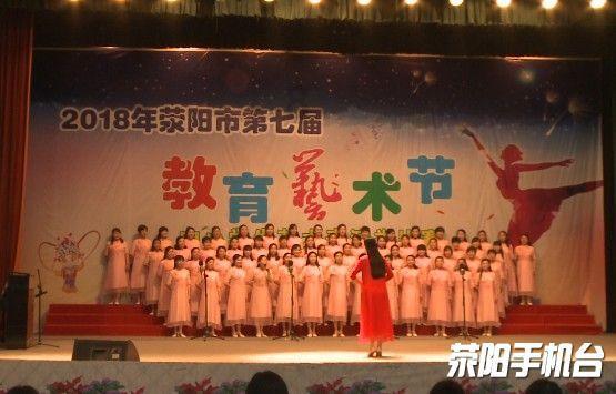 红碱淖位于陕西省神木市与内蒙古自治区伊金霍洛旗之间